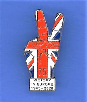 VE DAY 'FINGERS' PIN