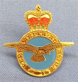 RAF CREST PIN BADGE