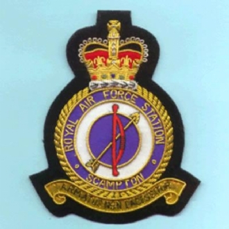 RAF SCAMPTON CREST GOLD WIRE BADGE