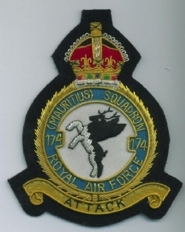 174 SQN CREST KC GOLD WIRE BADGE